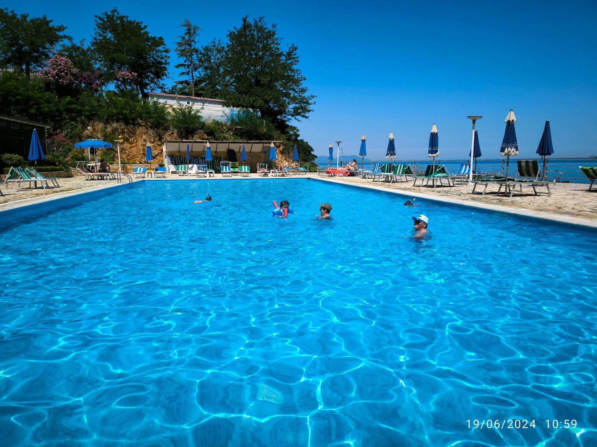 Artemis Beach House Vlorë Esterno foto